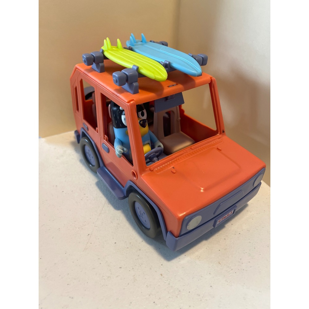 Bluey Heeler 4WD Family Vehicle Playset with Bandit Figure and Surfboards